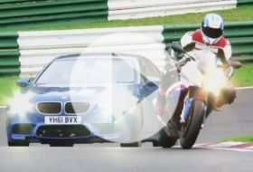 BMW M5 vs BMW S1000RR – souboj na trati