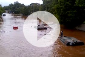 Národní garda zasahuje – auto jako ponorka